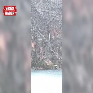 Şanlıurfa'da gören hayran kaldı: Sağanak sonrası doğal şelale oluştu