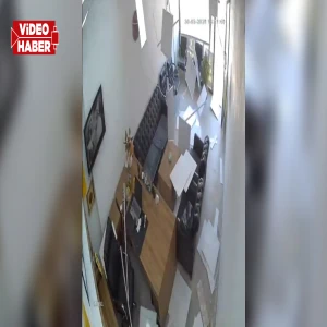 Şanlıurfa'da iş yerinin tavanı çöktü! O anlar kamerada...