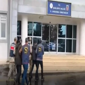 Şanlıurfa’da evi tarayan şüpheliler JASAT operasyonuyla yakalandı