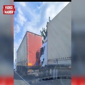 Şanlıurfa'da tırlar arka arkaya çarpıştı: Yaralı var