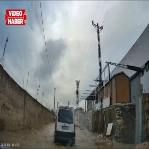 Şanlıurfa'da sürücüler canından bezdi: Çamur, çukur, su birikintisi!