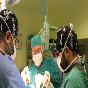 Diz ağrısında büyük yanılgı! "Sadece yaşlılarda olur" devri kapandı