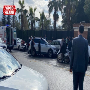 Şanlıurfa’da kazada sürücü araçta sıkıştı!