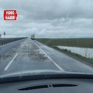 Mardin-Şanlıurfa yolunda çukurlar araç lastiklerini patlattı!