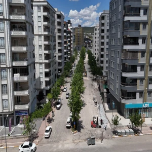 Karaköprü’de “prestij sokak” çalışmaları sürüyor