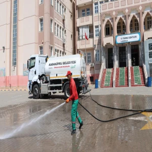 Şanlıurfa’da okullar foşur foşur yıkandı!