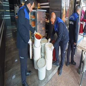 Şanlıurfa’da Ramazan denetimi: Binlerce ürün toplatıldı, 19 iş yeri mühürlendi!