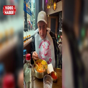 Şanlıurfalı ünlü türkücü Kore mutfağını denedi: O anlar gündem oldu