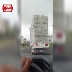 Şanlıurfa'da yüküne aldırış etmedi: Kazaya davetiye çıkardı
