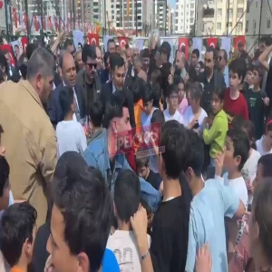 Şanlıurfa’da oyuncak izdihamı: Çocuklar ezilme tehlikesi geçirdi