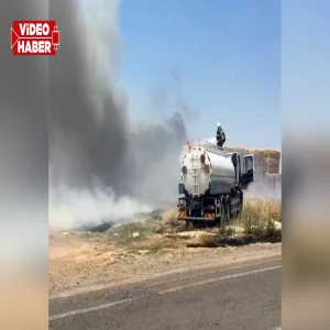 Şanlıurfa'da saman yüklü tır alev aldı
