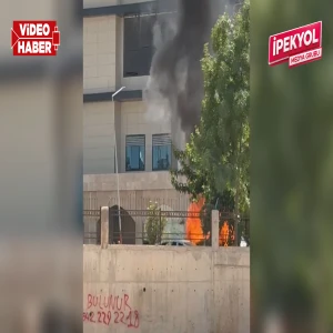Şanlıurfa’da hastane önünde araç alev alev yandı: Dumanlar gökyüzünü kapladı