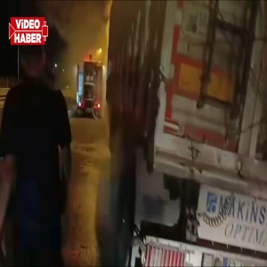 Şanlıurfa'da sebze yüklü tır alev alev yandı