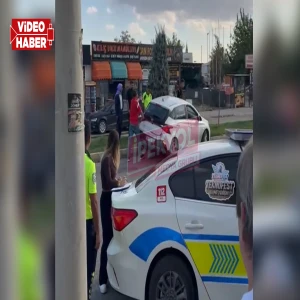 Şanlıurfa’da otomobil orta refüje çıktı!