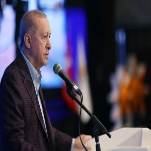 Cumhurbaşkanı Erdoğan: "Cahil, geri kafalı bazı fosiller çıkıyor, başörtüsüne, başörtülüye kin kusuyor"