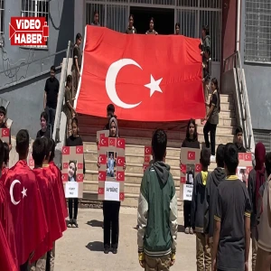 Şanlıurfa'da duygu dolu anma programı! Miniklerden vefa örneği