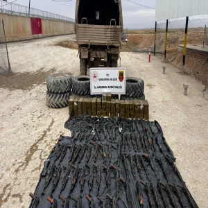 Şanlıurfa sınırında silah sevkiyatı iddiası! Çok sayıda uzun namlulu silah ele geçirildi