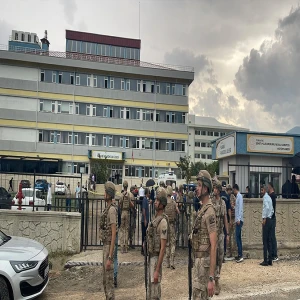Okul bahçesinde öğretmene silahlı saldırı: Hayatını kaybetti