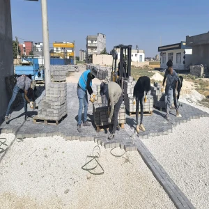 Akçakale'de mahalle yollarında dönüşüm sürüyor