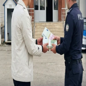 Şanlıurfa'da insanlık ölmedi dedirten davranış:  İçinde servet olan çantayı polise teslim etti