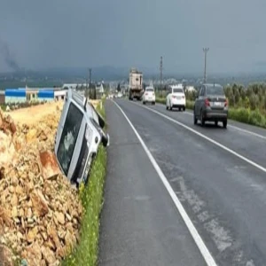 Şanlıurfa'da araç şarampole devrildi!