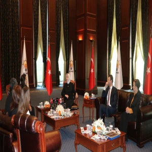 Siyasette bayram trafiği başladı: AK Parti ve CHP yeniden bayramlaşıyor