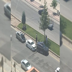 Şanlıurfa'da zincirleme kaza: 3 araç birbirine girdi
