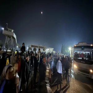 Şanlıurfa'da cezaevlerinde tahliyeler başladı! Komşuda davullu zurnalı karşılama