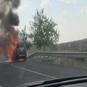 Şanlıurfa'da araç alev aldı! İşte o anlar...
