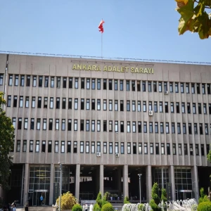 Melih Gökçek’in oğlu ve gelini adliyede: Adli kontrol talebiyle sevk edildiler