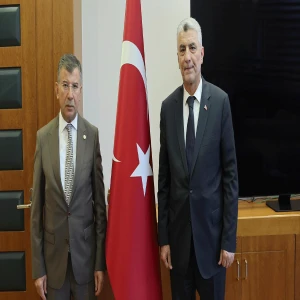 Şanlıurfa vekili sınırda verilen 155 doları Bakan Bolat'a taşıdı