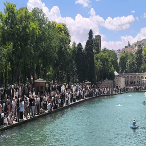 Şanlıurfa'da serinlik bereketiyle geldi! Herkes tarihi alana akın etti