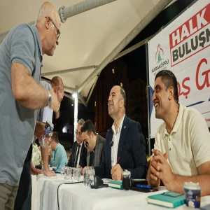 Başkan Çiftçi masayı Akpıyar’da kurdu! Vatandaş sordu, o not aldı
