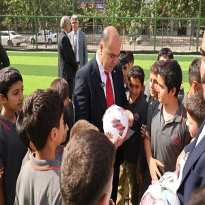 Karaköprü’de 5 okula sentetik çim saha müjdesi