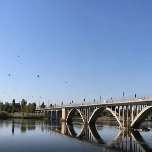 Şanlıurfa'da köprüden Fırat Nehri'ne atladı: Her yerde aranıyor