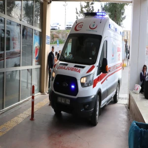 Şanlıurfa'da motosiklet yayaya çarptı: Yaralılar var...