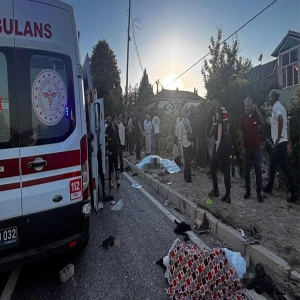 Fındık işçilerini taşıyan araç tır ile çarpıştı! 4 ölü, 9 yaralı