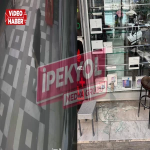 Şanlıurfa’da hırsızlık anı kamerada: Parke taşıyla vitrini kırdı, tabletleri alıp kaçtı!
