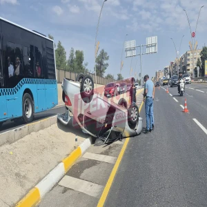 Şanlıurfa'da korkutan kaza: Otomobil takla atarak ters döndü