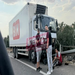 Şanlıurfa’da yaralı sürücü ambulansı beklerken sigara yaktı