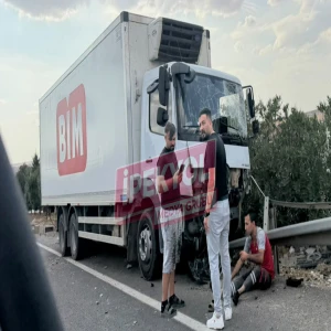 Şanlıurfa’da yaralı sürücü ambulansı beklerken sigara yaktı
