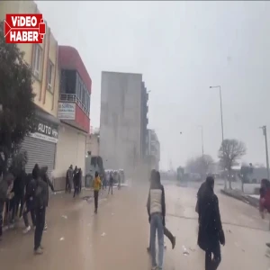 Suruç'ta Kobani sınırına yürümek isteyen vatandaşlara polis müdahalesi!