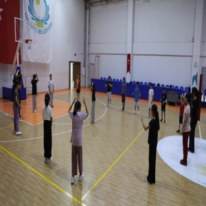 Haliliye'de yaz spor okulları kapılarını açtı: Çocuklar basketbolla büyüyor