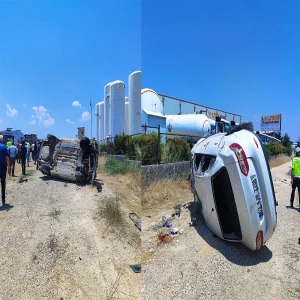 Şanlıurfa'nın komşusunda korkunç kaza! Otomobil takla attı: 9 yaralı
