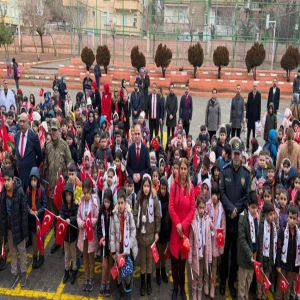 Şanlıurfa'da okullar ' Bayrak sevgisi' temasıyla başladı!