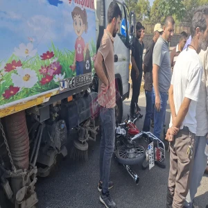 Şanlıurfa'da hızını alamayan motosiklet belediye aracına çarptı
