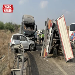 Otoyolda korkunç kaza: Tır karşı şeride geçti ölü ve yaralılar var