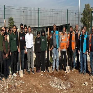 Şanlıurfa'da onlarca öğrenci fidan dikmek için sahada