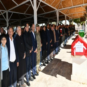 Trafik kazası geçirmişti:  Şanlıurfalı Kıbrıs gazisi son yolculuğuna uğurlandı