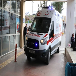Şanlıurfa'da minibüs motosiklete çarptı: Yaralı var...